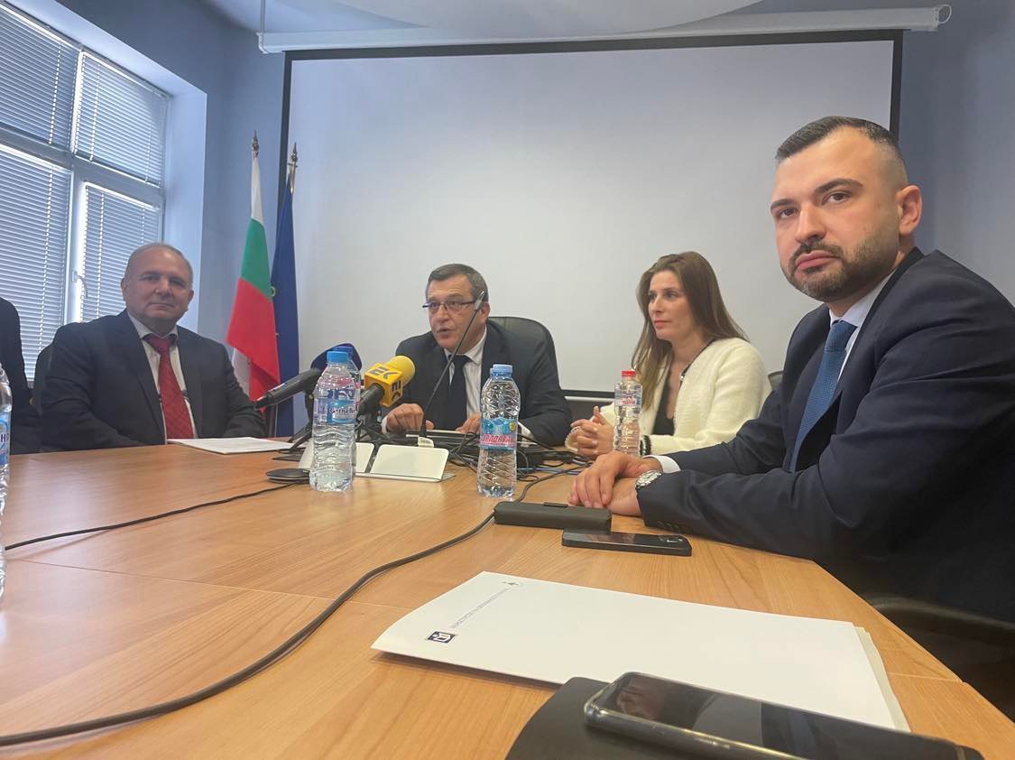 Малките училища първи за модерни кабинети
