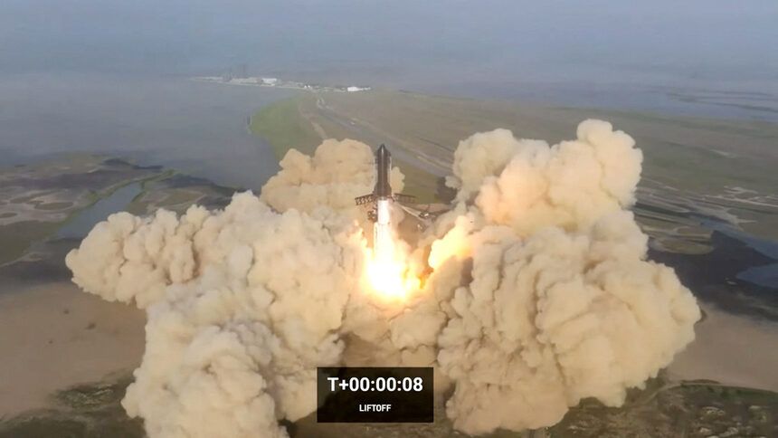Гигантската ракета на SpaceX избухна минути след старта (обзор+инфографика)