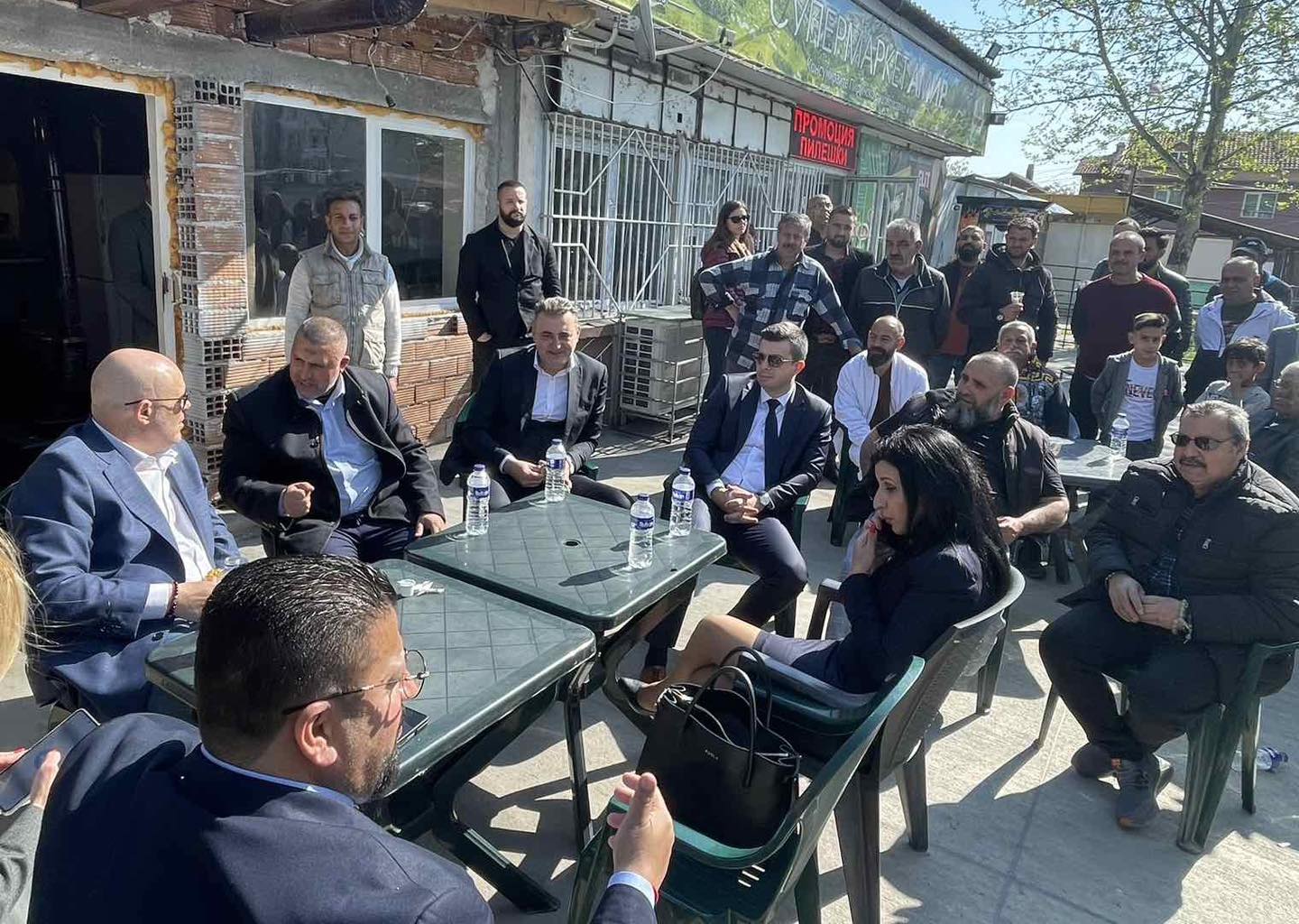 Главният прокурор гостува в „Столипиново“, яде баклава