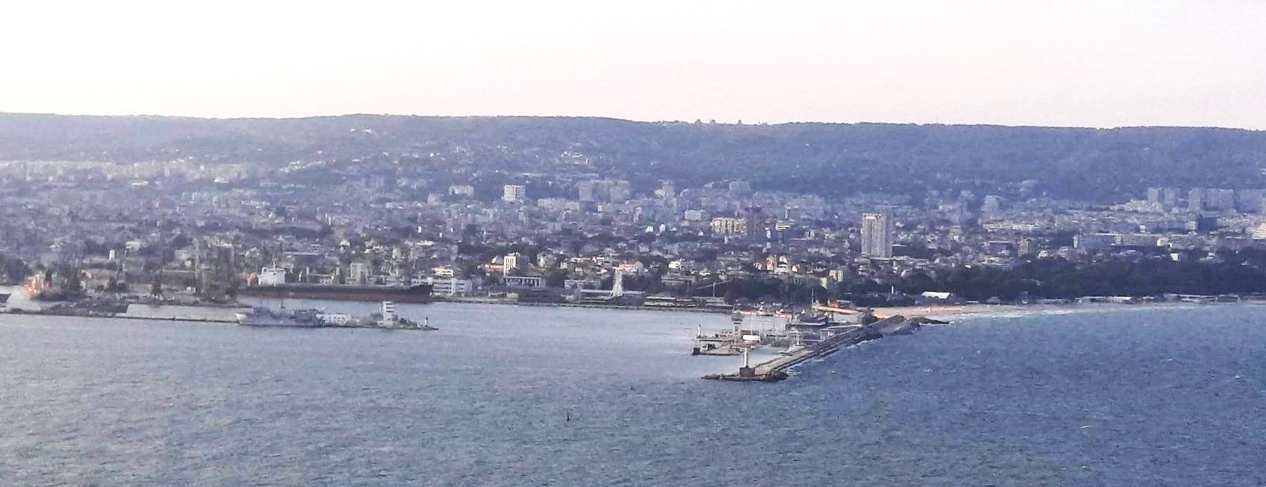 Издирват сирийски моряк, изчезнал от кораб във Варна