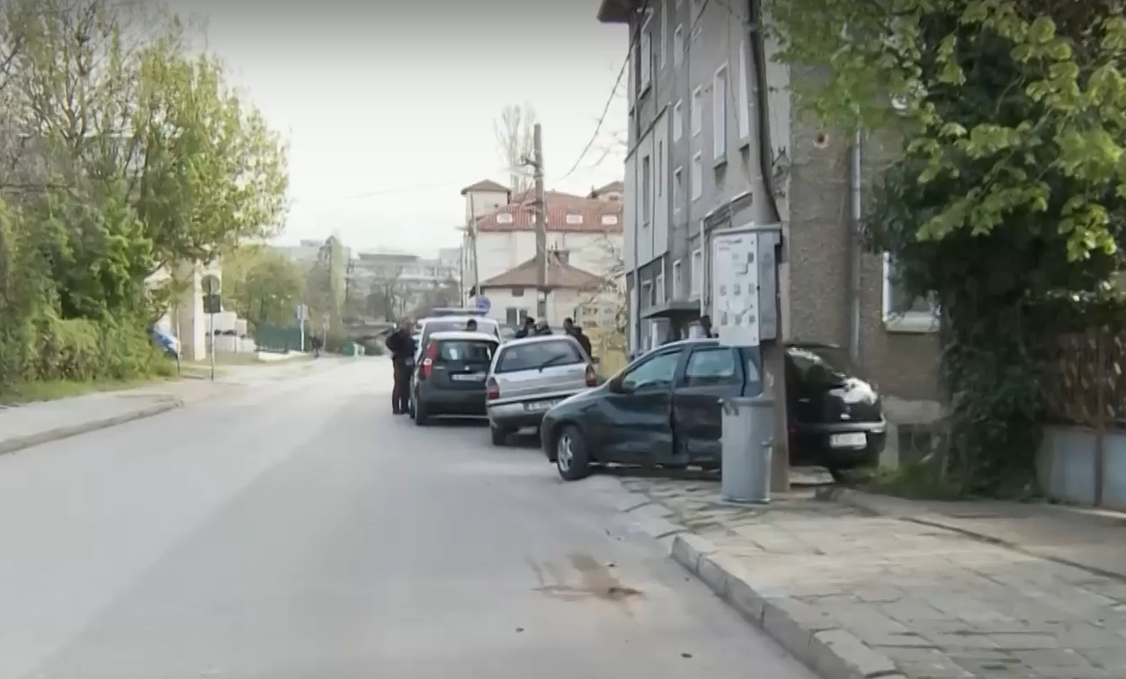 21-годишен шофьор помете 4 коли в Благоевград