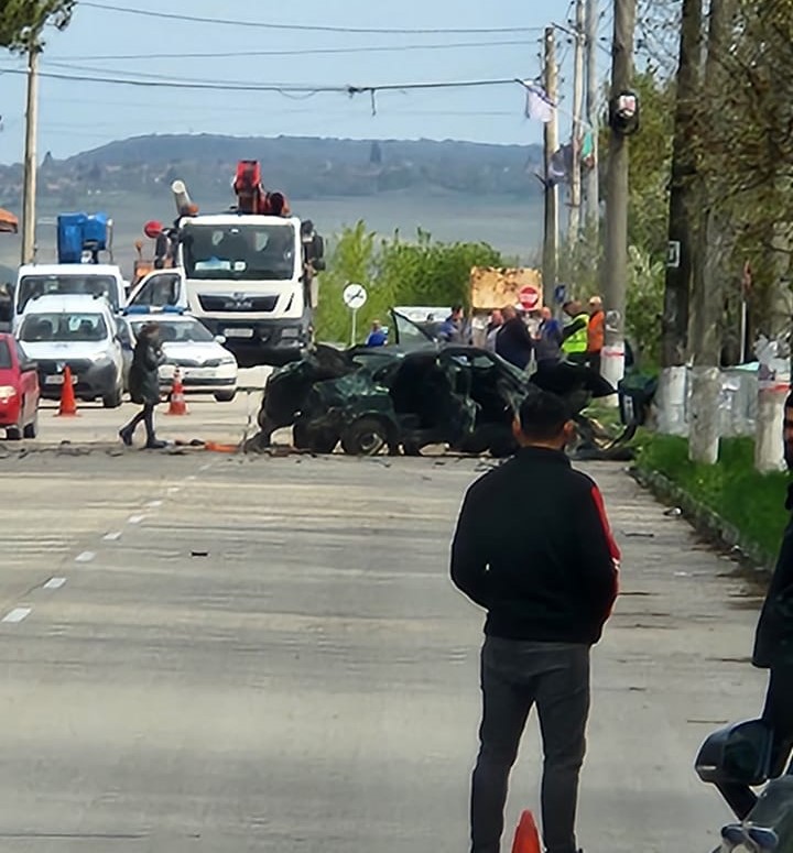 Млада жена загина при зверска катастрофа, двама са в болница