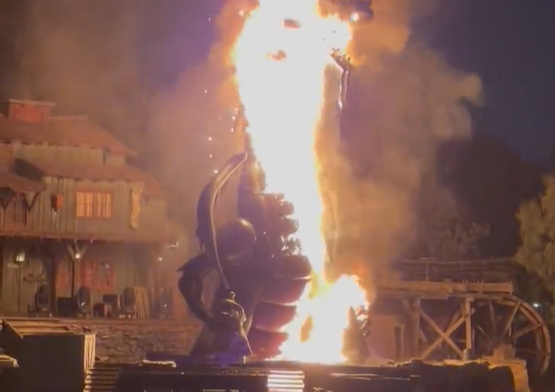 Пожар в "Дисниленд" в САЩ, посетителите бяха евакуирани (ВИДЕО)