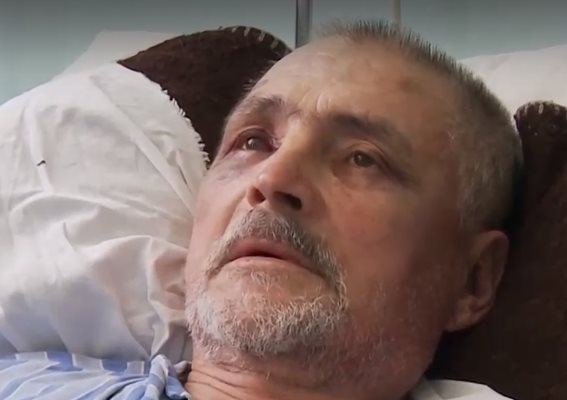 "Извива ми пръстите и ги чупи, трошеше ми главата": Мъж от Петрич твърди, че е пребит от адвоката си