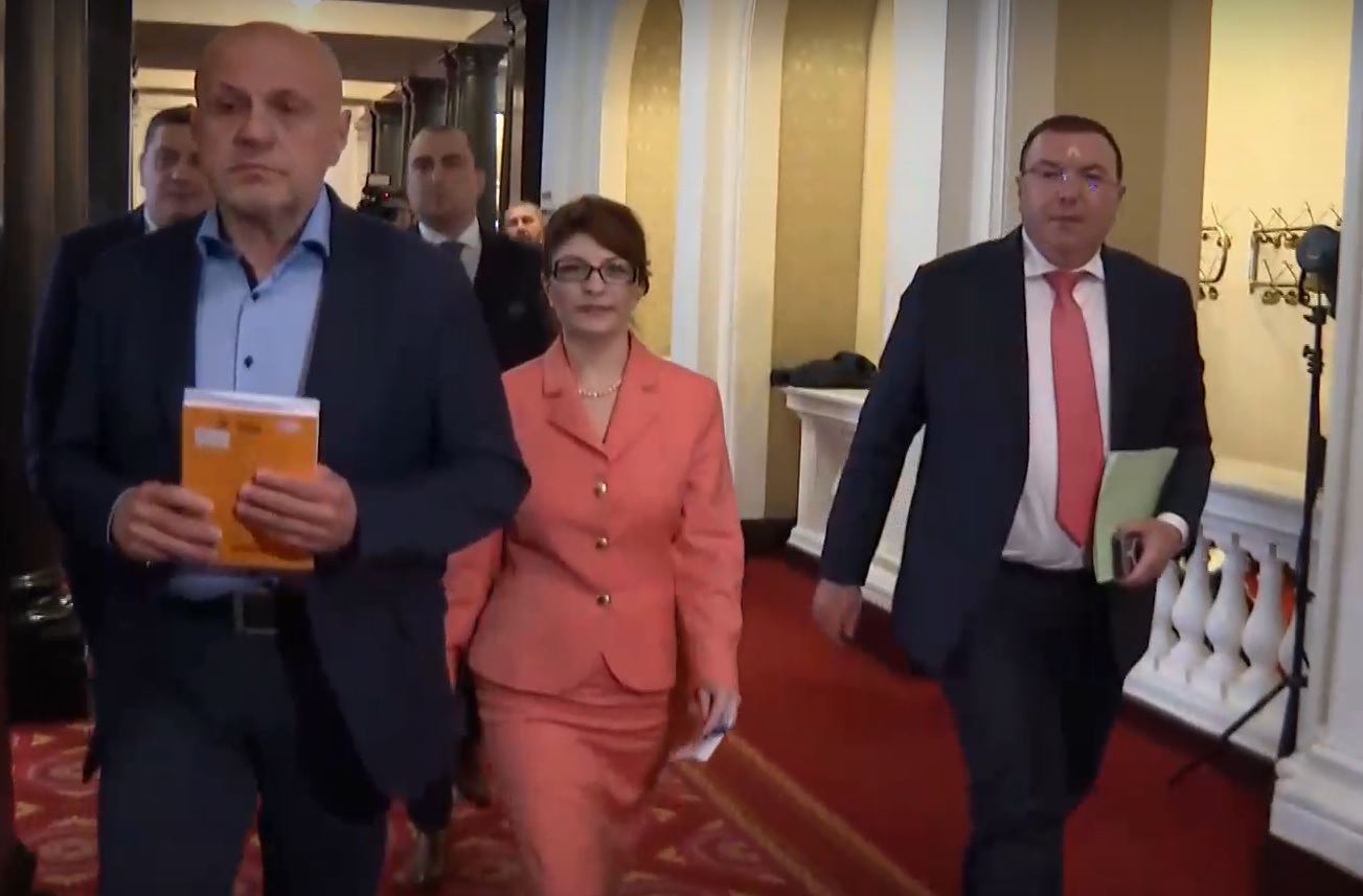 Атанасова след среща с ПП-ДБ за управленската програма: Трябва да намерим изход от ситуацията