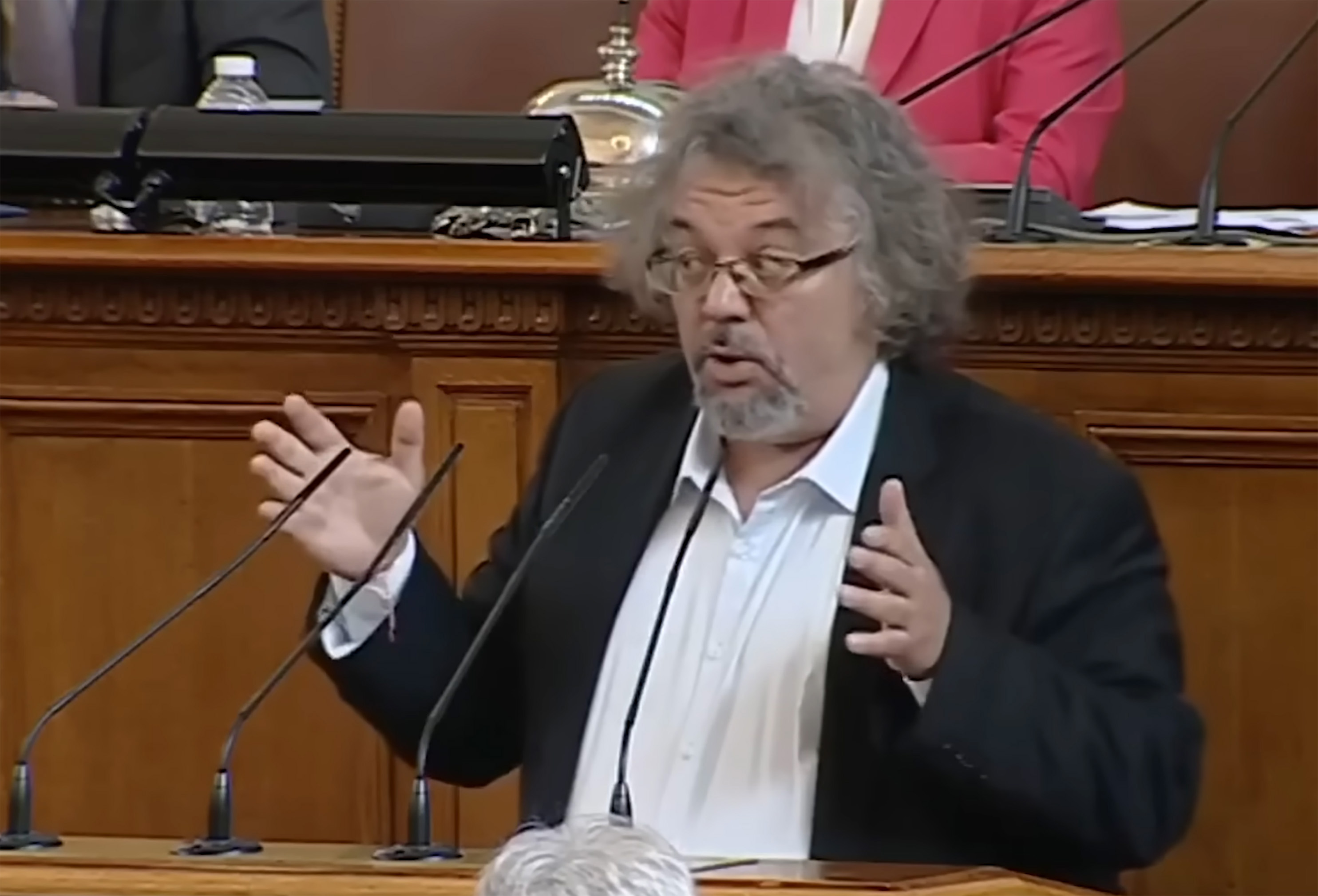 Обиди с „Късопишков“ в парламента пред ученици (обзор)