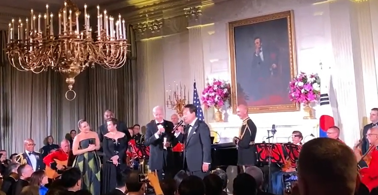 Южнокорейският президент пя „Американски пай“ на тържествена вечеря в Белия дом (ВИДЕО)