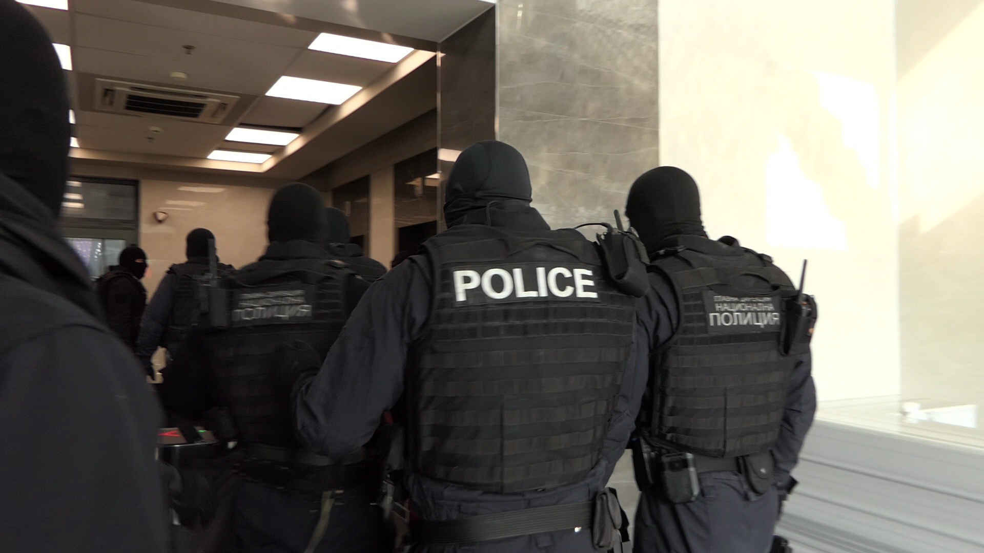 Задържаха 15 души при спецоперация в Пазарджишко