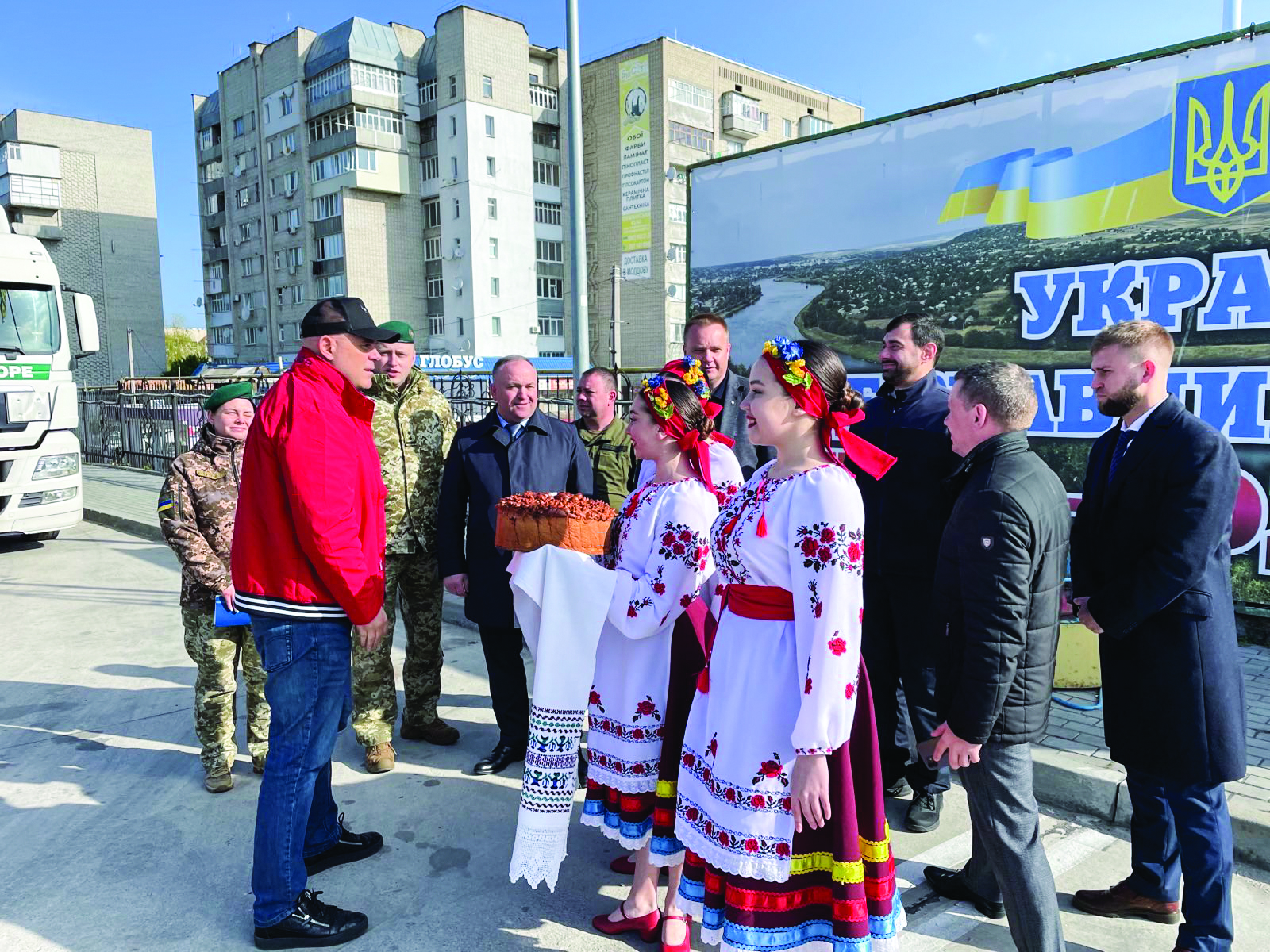 Посрещнаха Гешев с хляб и сол в Украйна (обзор)