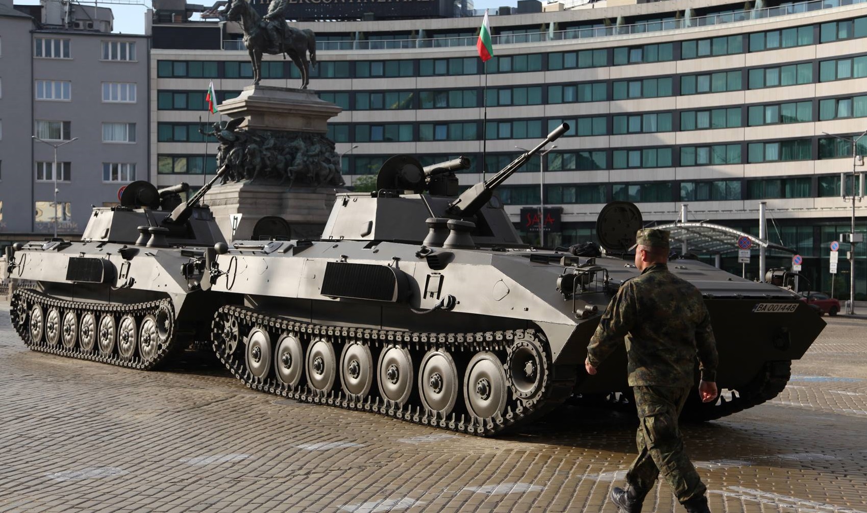 МО: Започва придвижване на военна техника за военния парад на 6 май