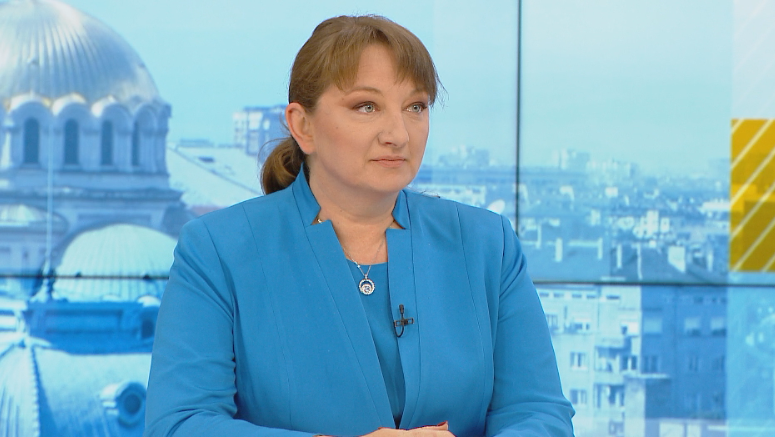 Сачева: Не може да има кабинет от хора, определени изцяло от ПП-ДБ