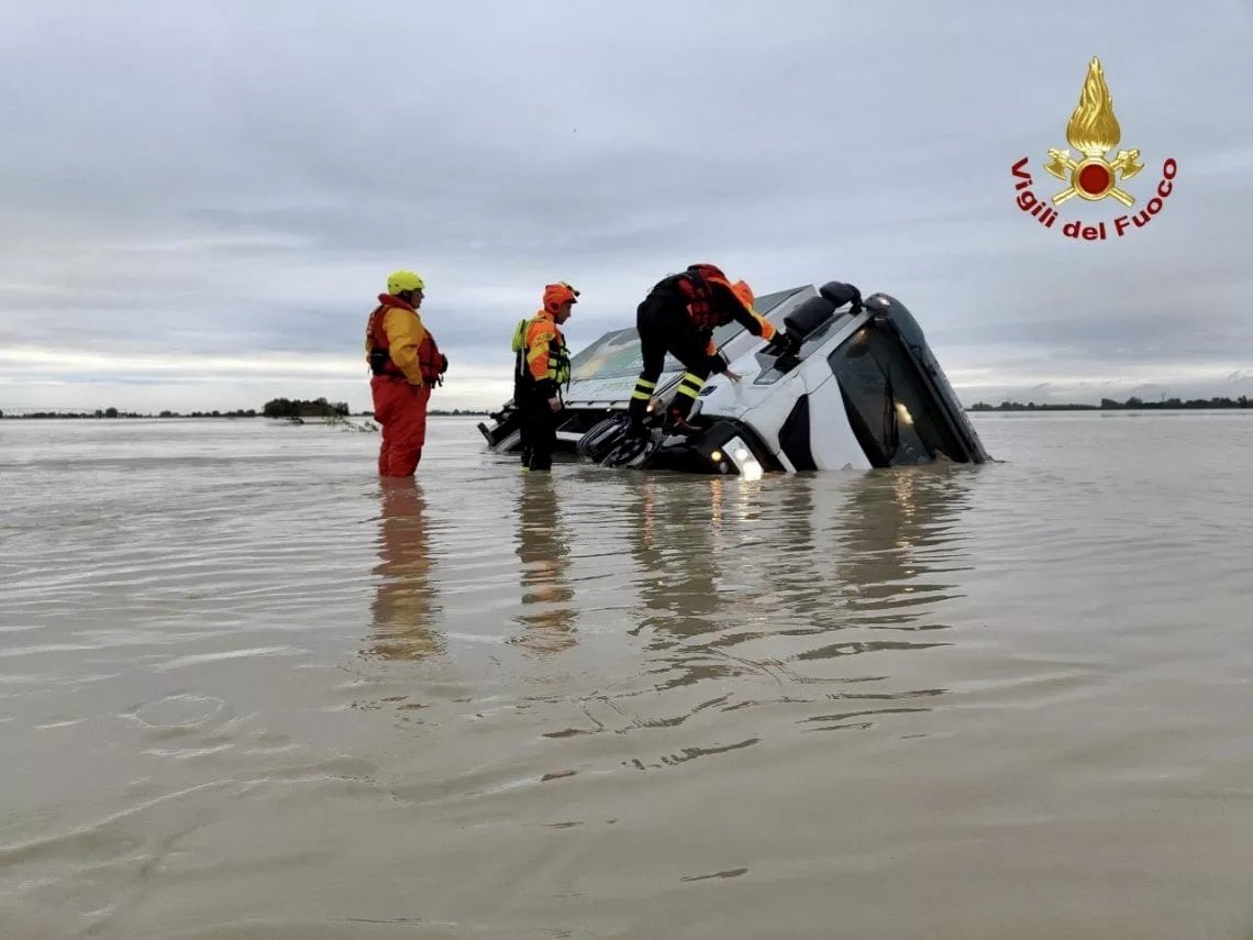 Тежки наводнения взеха жертви в Италия (ВИДЕО)
