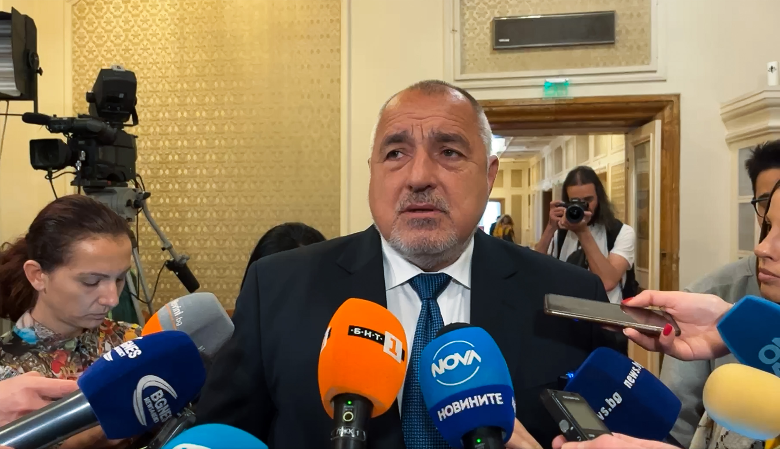 Лидерът на ГЕРБ Бойко Борисов от парламентарната трибуна към депутатите: Да се вземем в ръце и да направим правителство! (обзор)