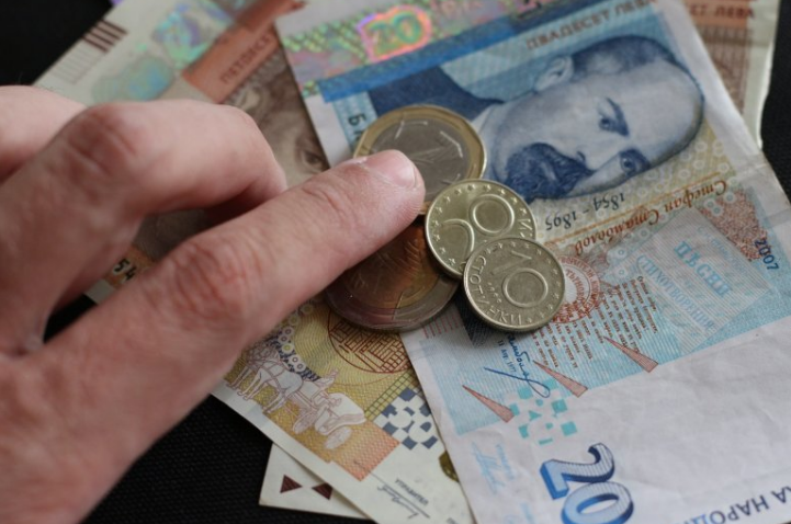 Прогноза на икономистите на БАН: Инфлацията ни спъва за еврото и от 2025 г.