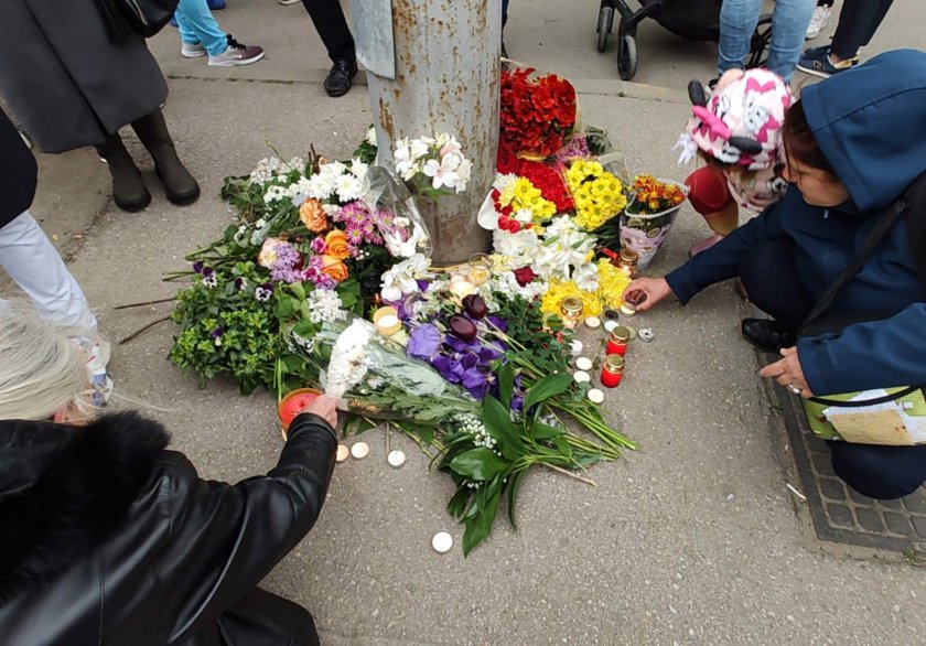 Втора вечер се проведе бдение в памет на загиналите Явор и Ани