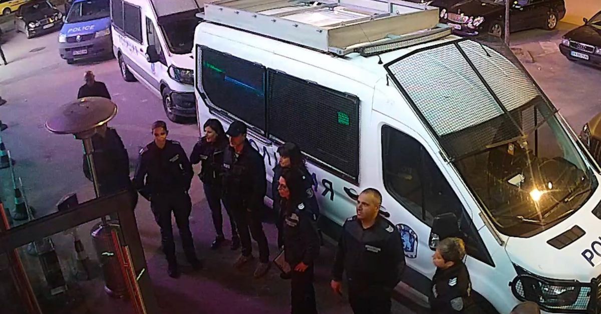 Така нареченият “гол обиск” е сигнал за много сериозна тревога