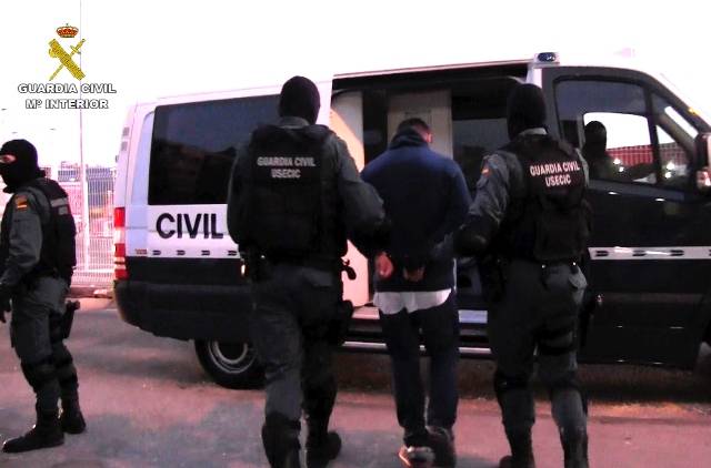 Полицията в Испания задържа 69 души за измами в интернет