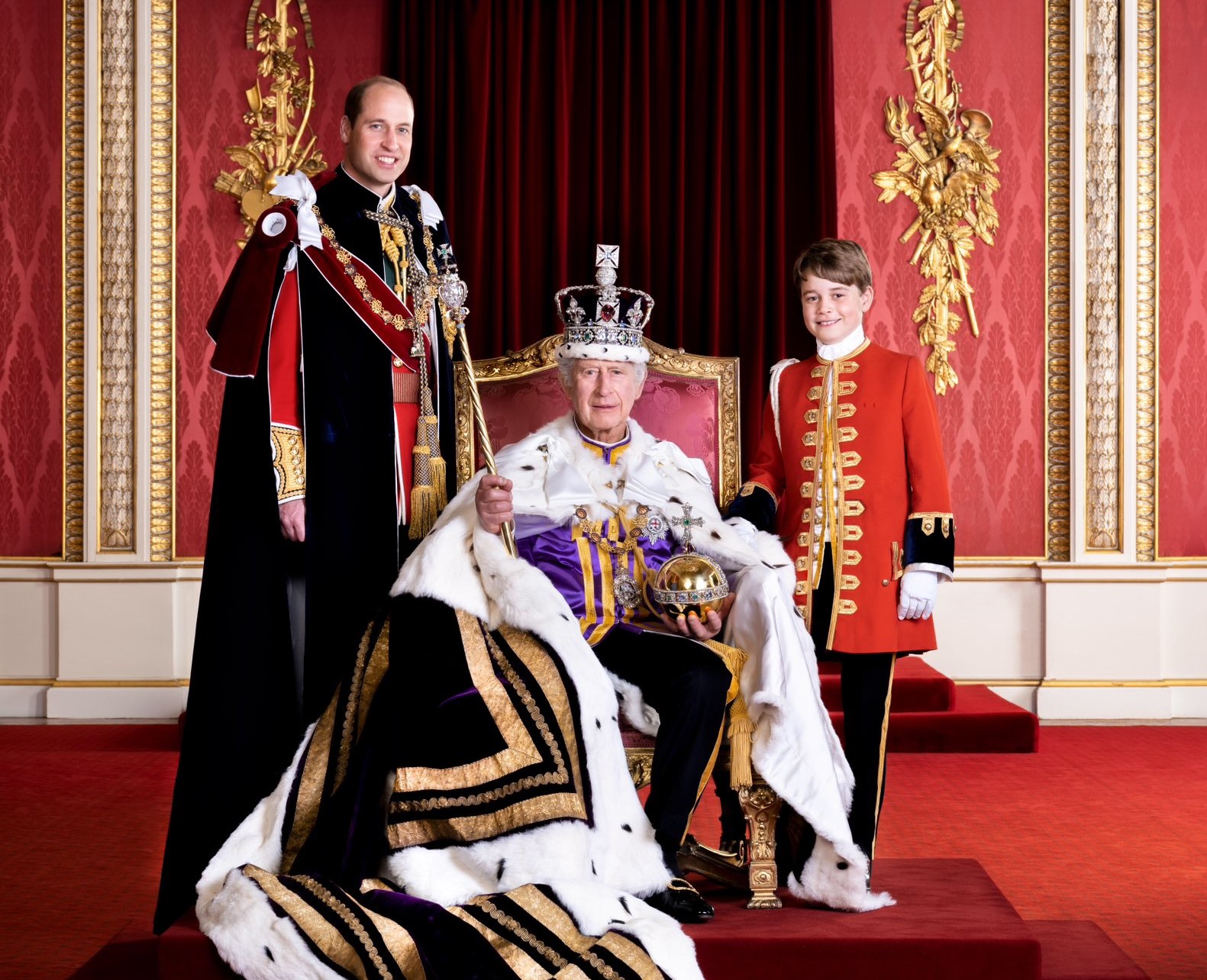 Крал Чарлз Трети отбеляза коронацията си с нова снимка с двамата си наследници