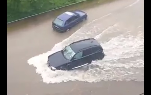 Проливен дъжд наводни Ловеч