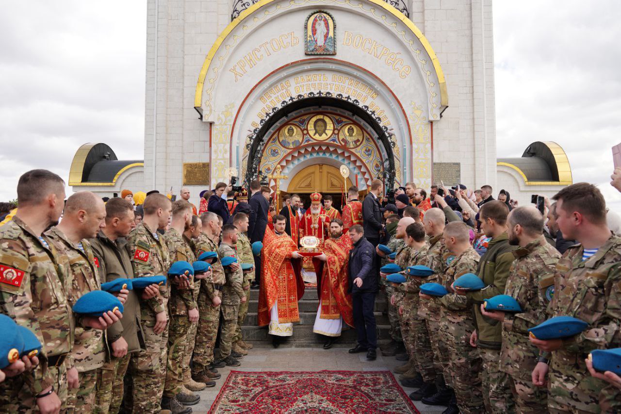 Лишават от сан руски свещеник, помолил се за мир