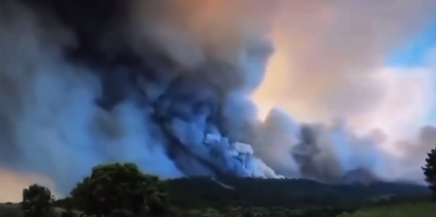 Евакуираха над 550 души в Испания заради голям горски пожар (ВИДЕО)