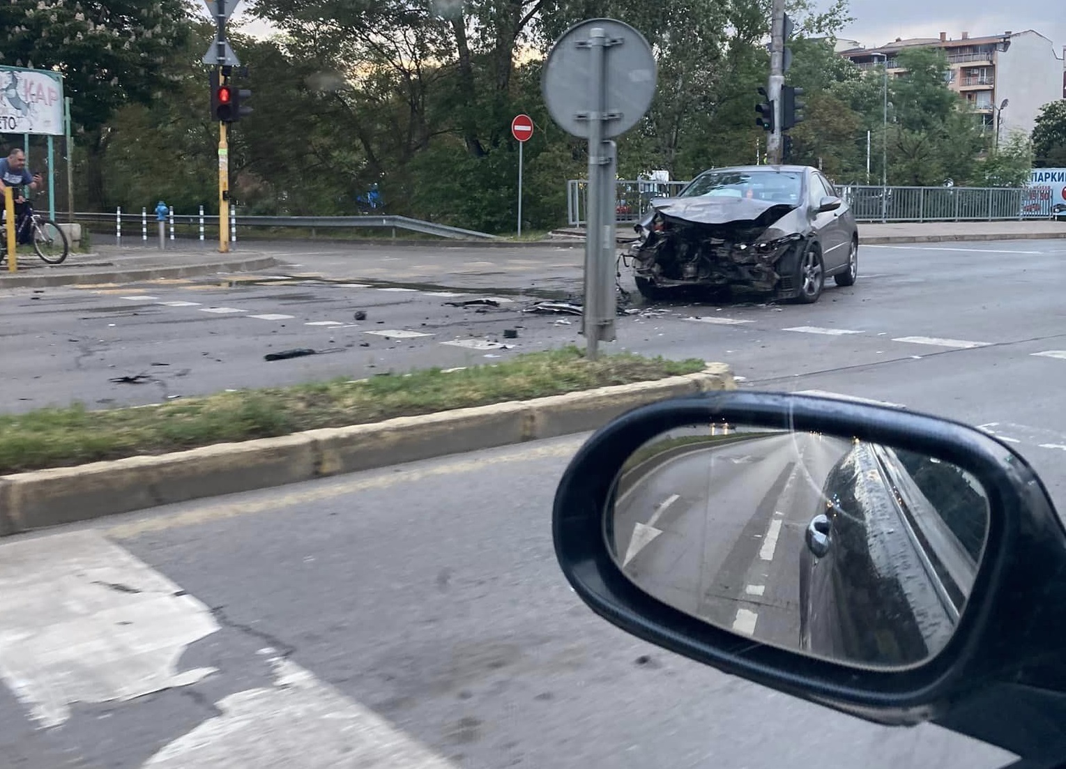 Автомобил се е запалил след катастрофа в София