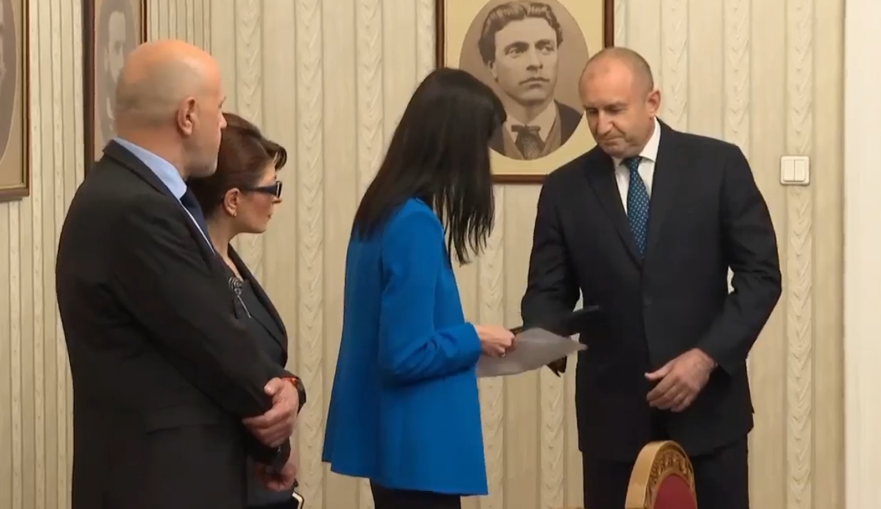 Мария Габриел при Радев: Виждам много силна заявка за конституционно мнозинство (НА ЖИВО)