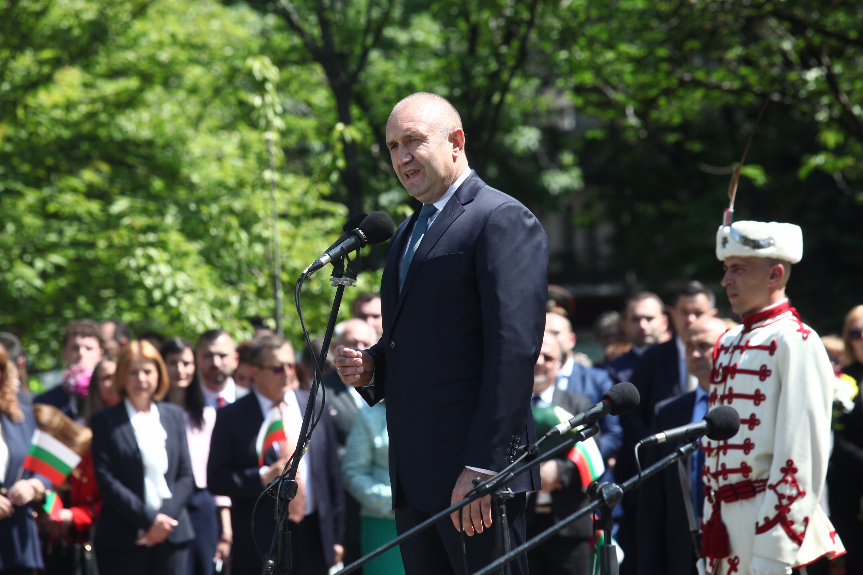 Радев: На 24 май всички българи имаме повод да почувстваме уюта на нашия роден език, нека го изговаряме с любов