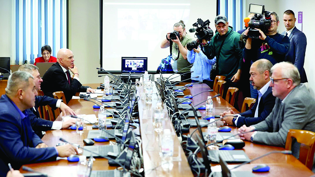 Челен сблъсък на Гешев и Сарафов във ВСС