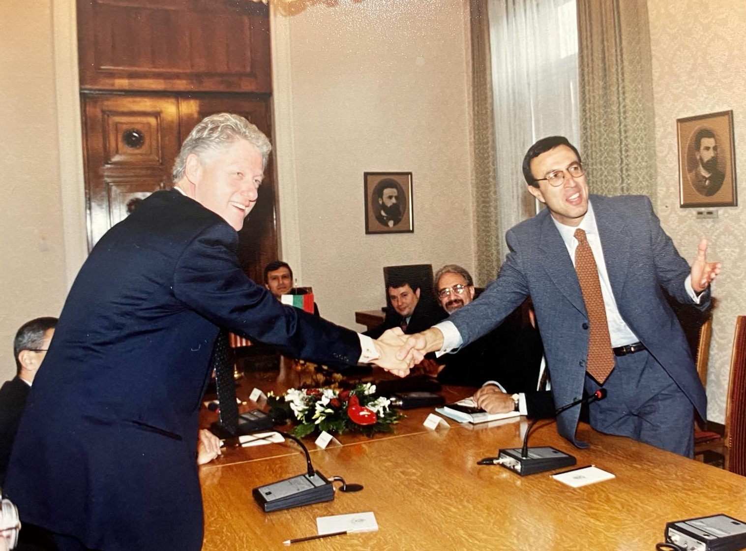 Илия Лазаров, началник на кабинета на президента Петър Стоянов (1997-2002 г.) пред „Труд news“: В “Стъргалото” Клинтън не пи бира, а водка