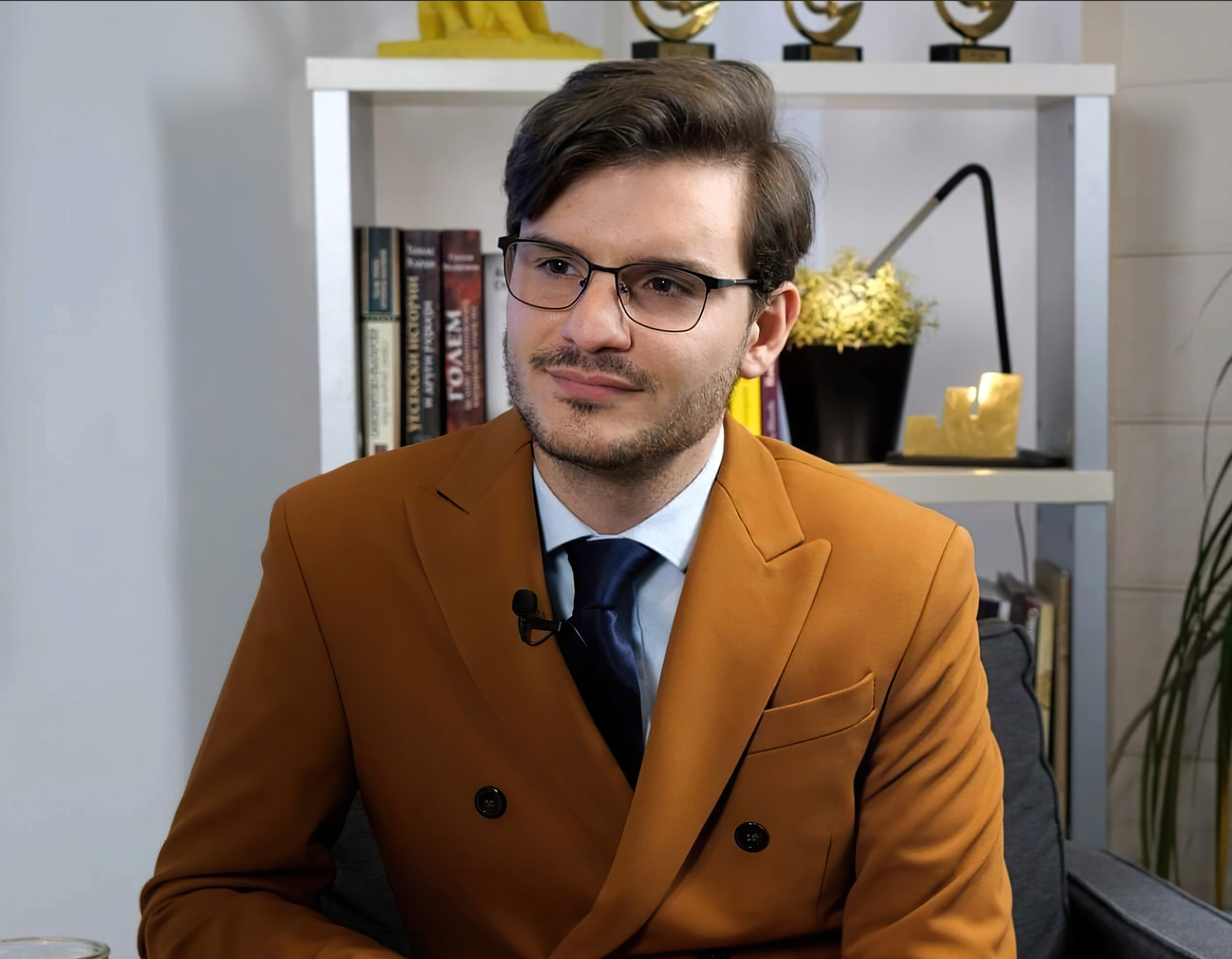 Aтанас Радев, политолог, пред „Труд news“: Радев умишлено бави мандата, чака някой да взриви диалога за кабинет