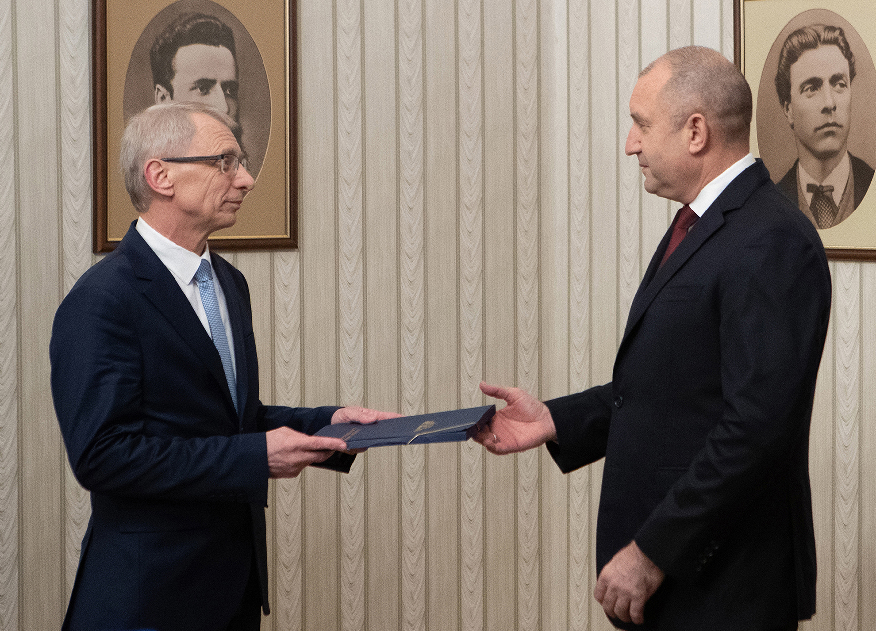 Президентът Румен Радев връчва втория мандат за правителство на ПП-ДБ