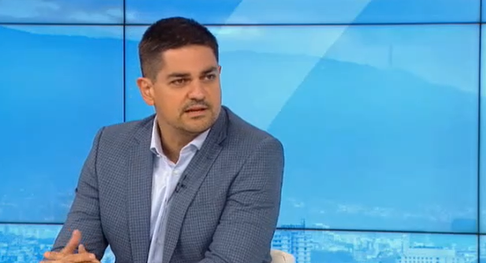 Радостин Василев: Страхувам се за живота си