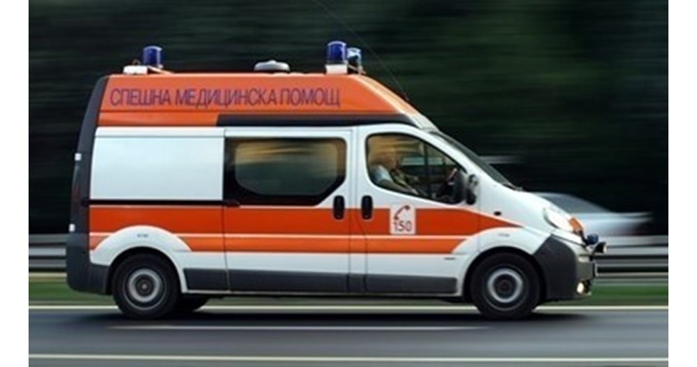 Мъж издъхна в болница след челна катастрофа на междуселски път