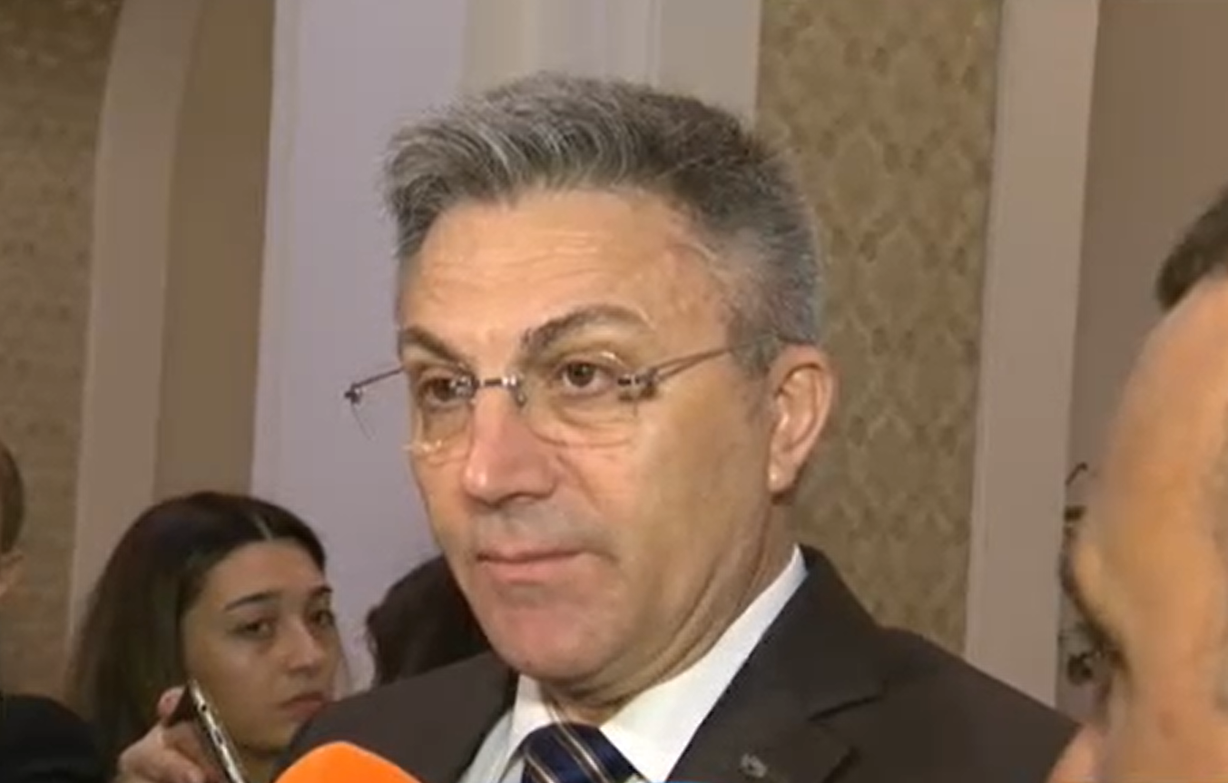 Карадайъ: Свидетели сме на тотален разпад на държавата