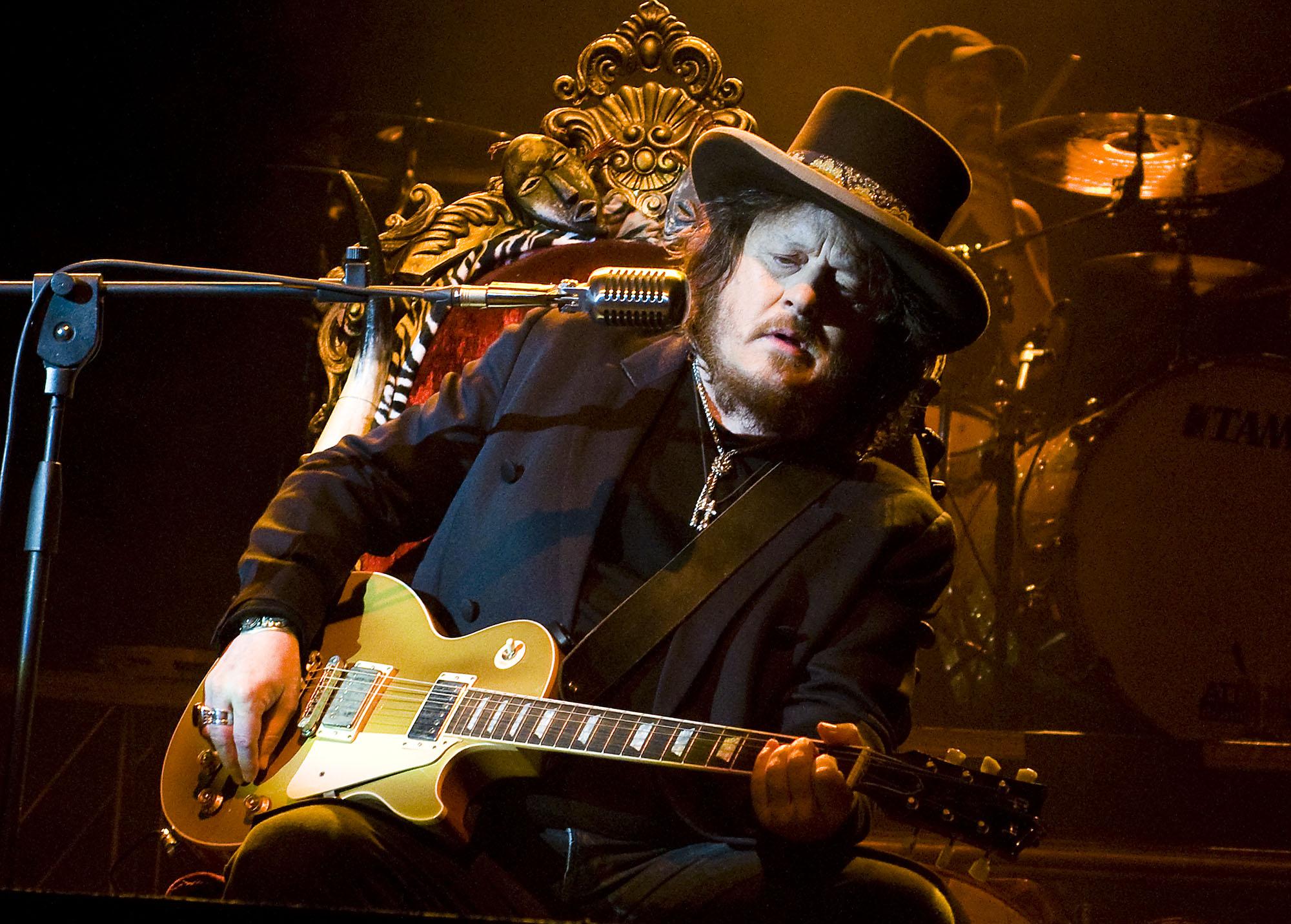 Дзукеро идва за пети път в България