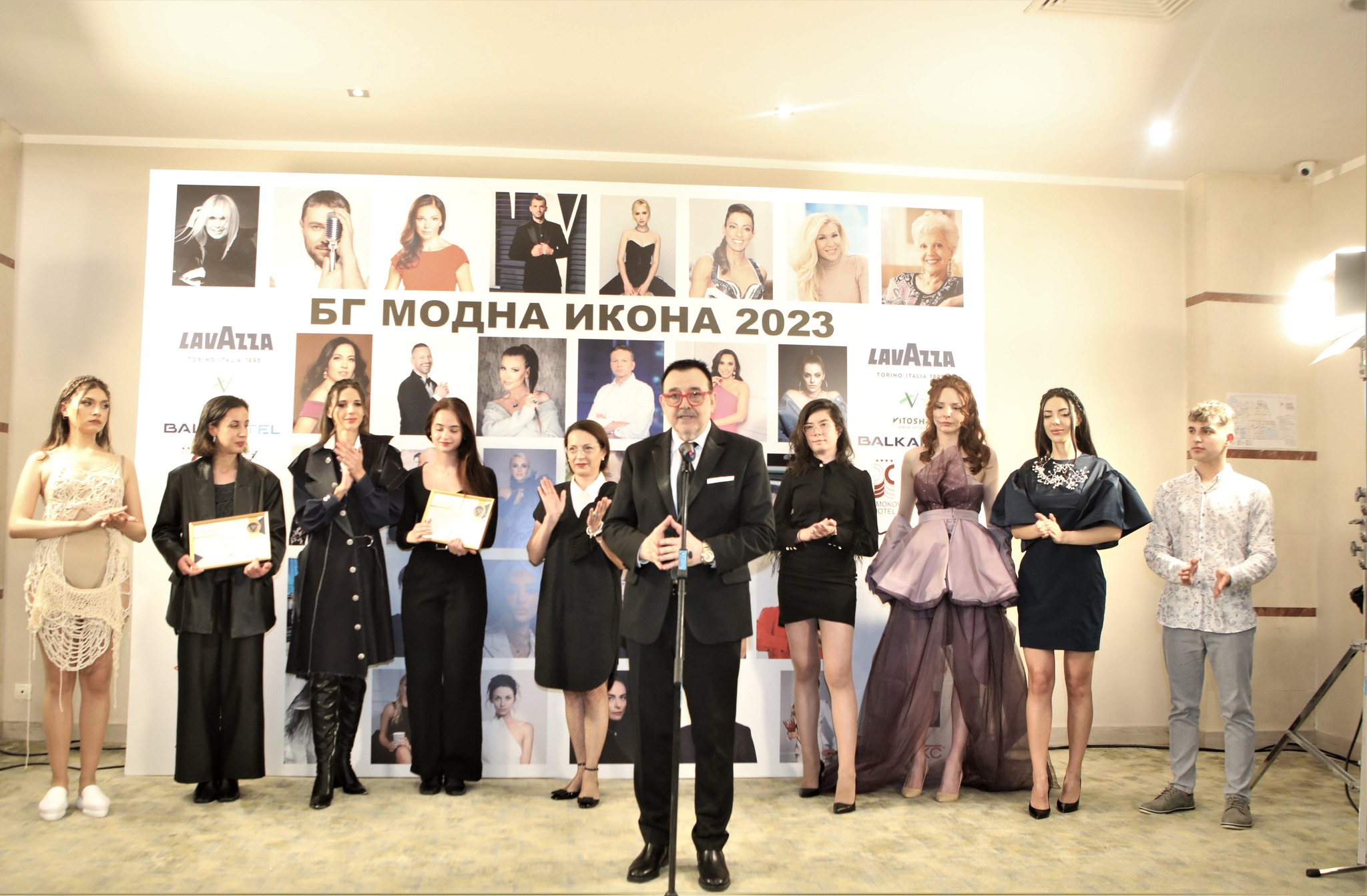Студенти по „Моден дизайн“ от НХА получиха стипендиите „Златна игла“ (СНИМКИ)