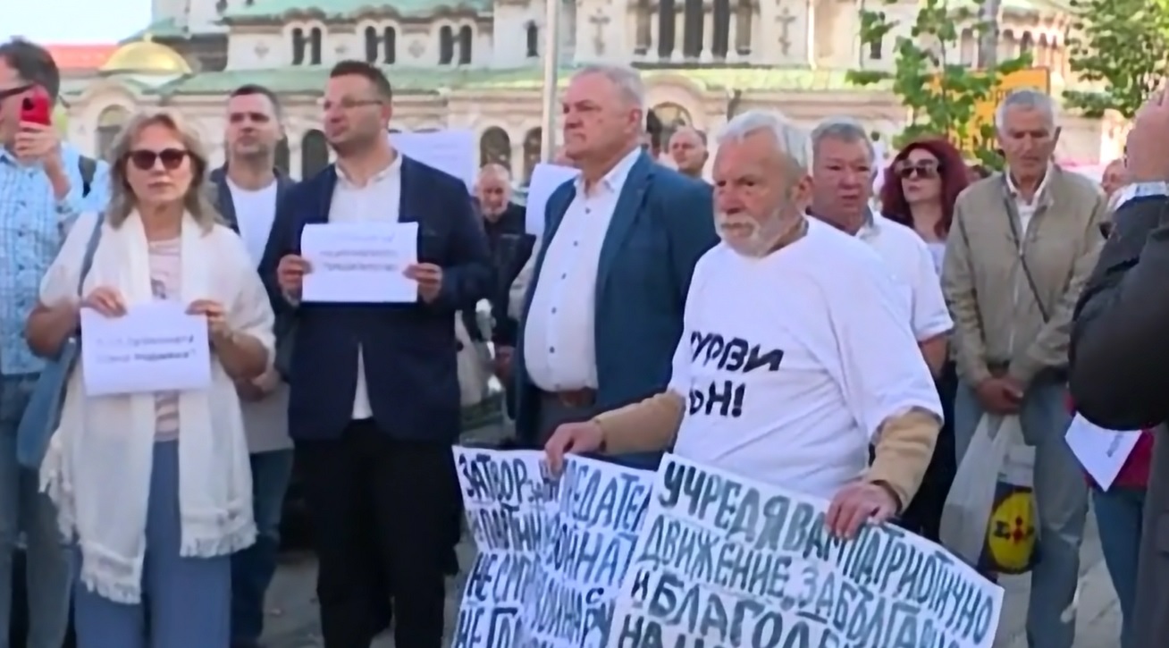 Представители на "Левицата" протестират срещу "правителство на престъпната коалиция"