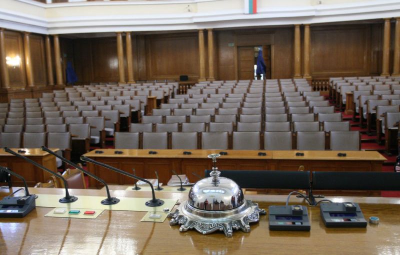ГЕРБ-СДС, ПП-ДБ и ДПС на среща в парламента
