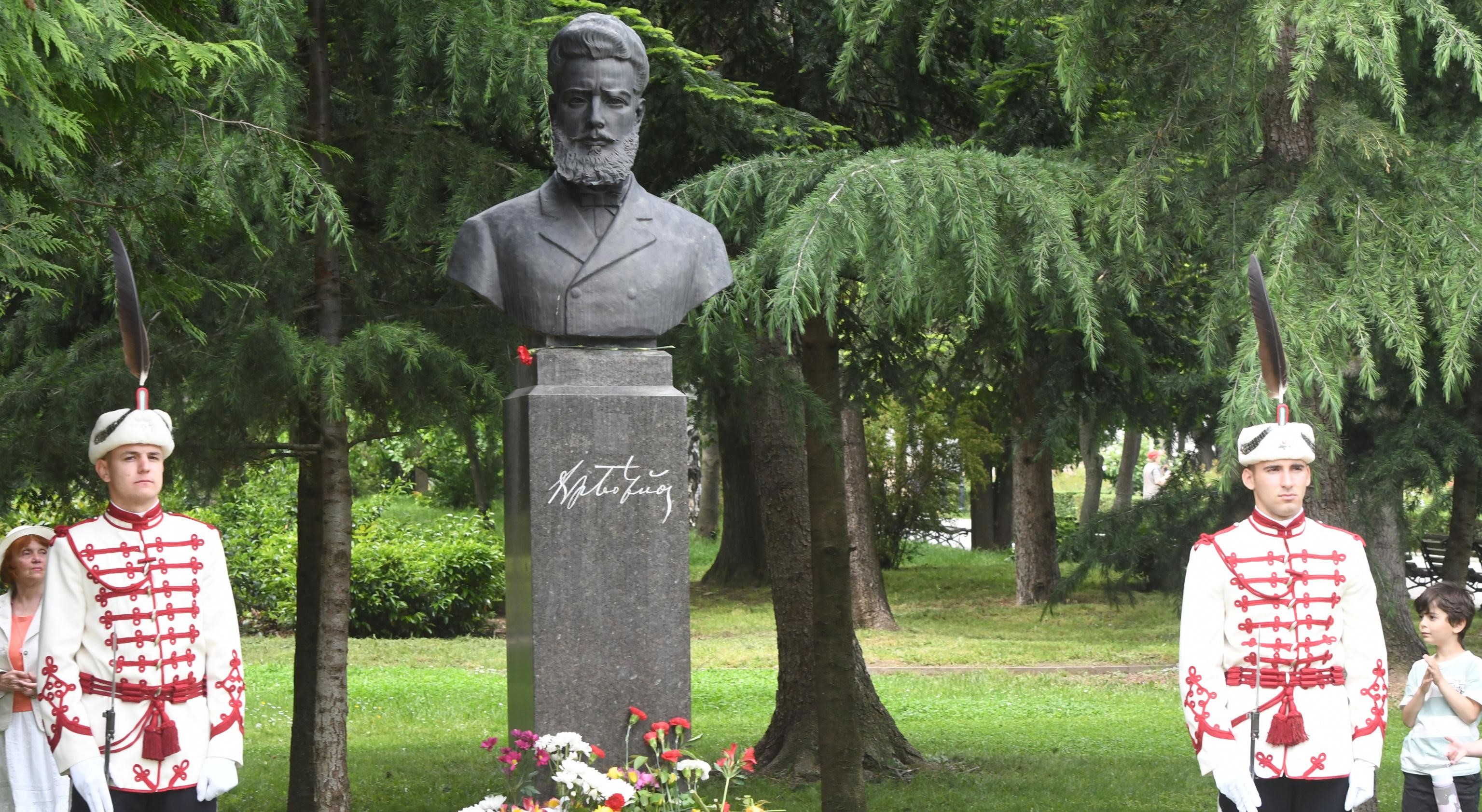 В Борисовата градина започна церемонията по повод 147-годишнина от гибелта на Христо Ботев (СНИМКИ)