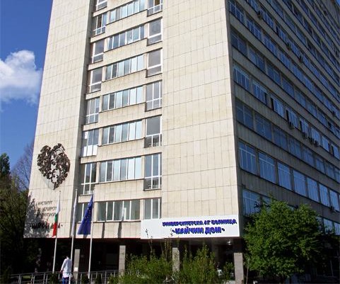 Протестиращи медици от "Майчин дом" очакват диалог с ръководството