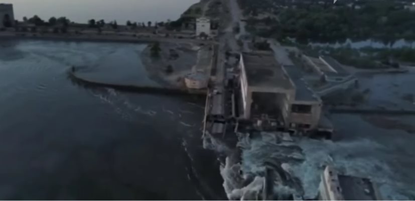 ВЕЦ "Каховка" в е бил напълно унищожен от взрив в машинното отделение