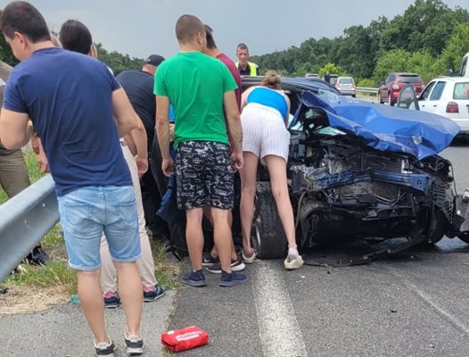 "Колите бяха смлени": Говори лекар, който по случайност попада на верижна катастрофа на "Тракия"