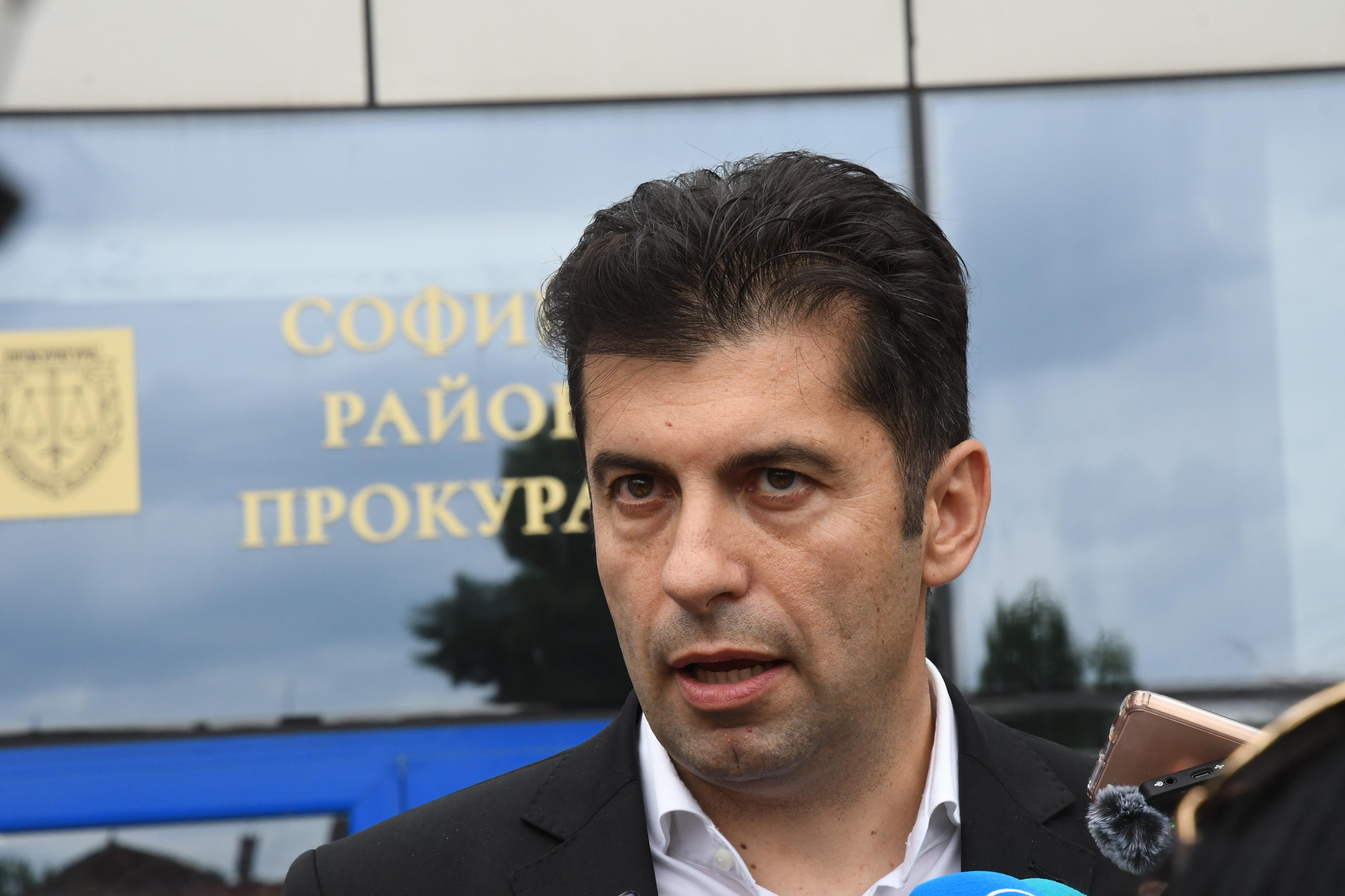 Гешев поиска имунитета на Кирил Петков за декларацията за липса на двойно гражданство
