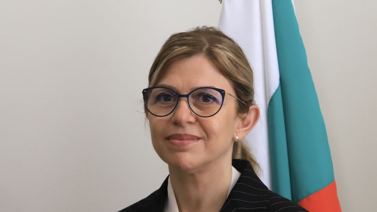 Жената на Лорер е назначена отново, Спецов се върна на бял кон и чакаме Миро, Киро, баджанак му, леля му, чичо му и цялата им рода да заемат постове