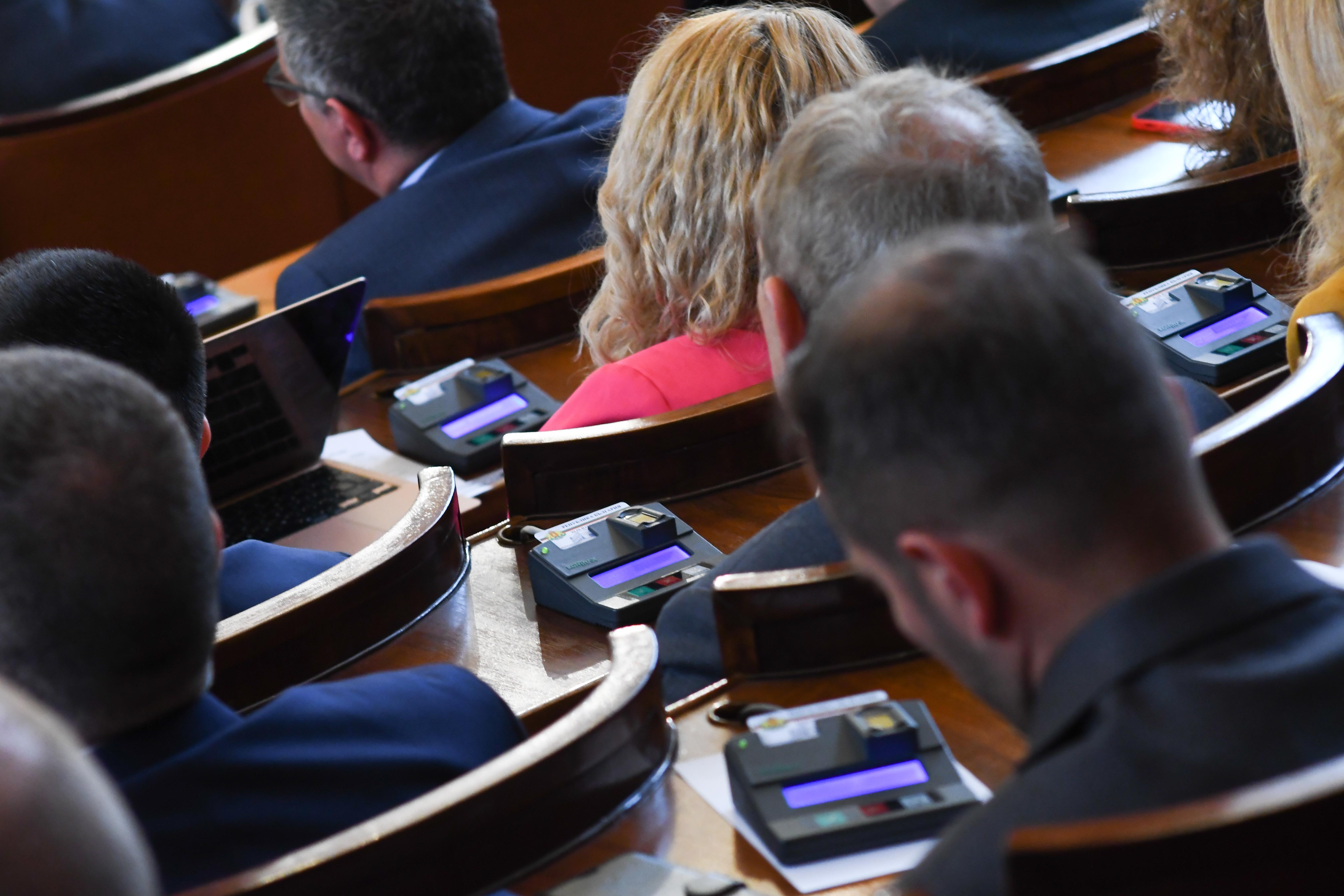 Парламентът решава ще има ли комисия за имунитетите