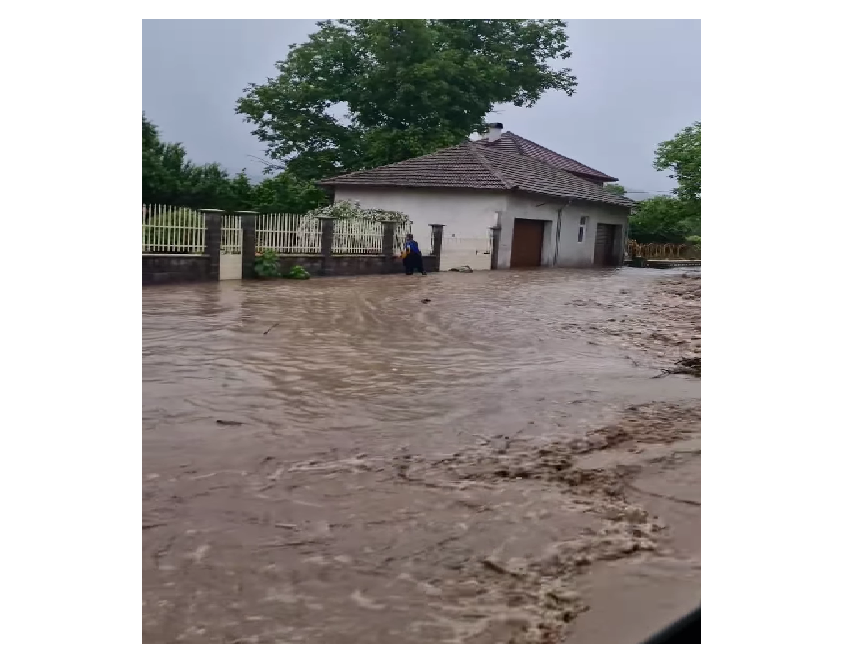 Наводнение в Етрополе: Обявиха частично бедствено положение (ВИДЕО)