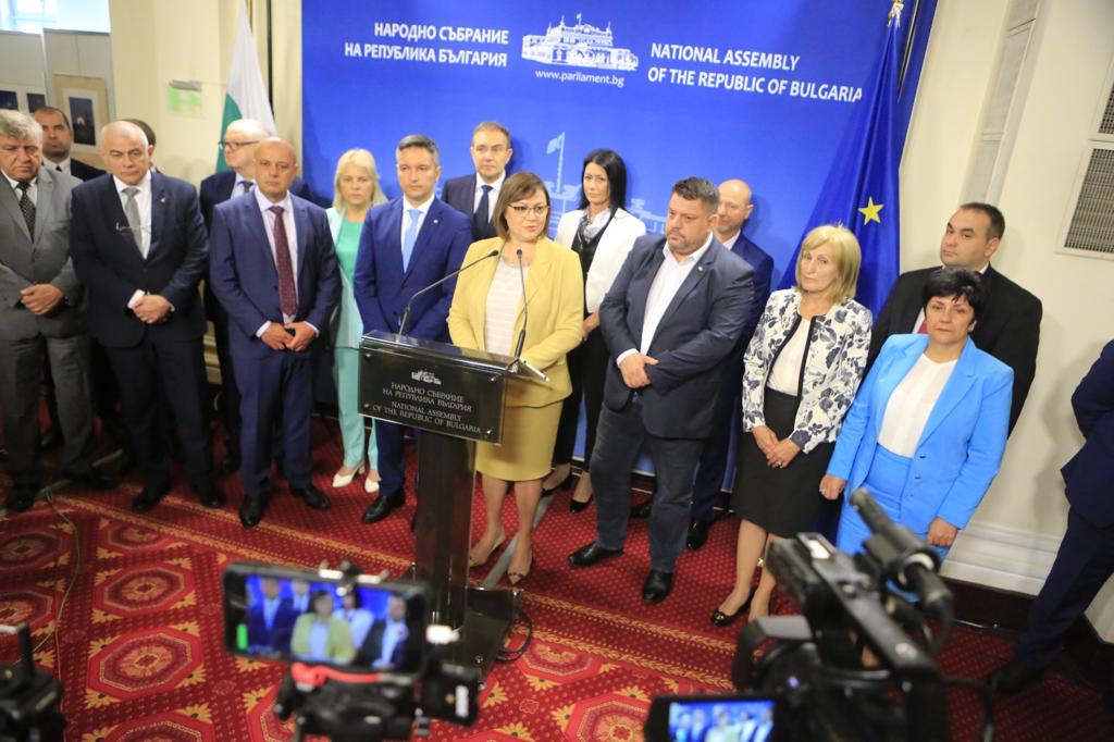 Корнелия Нинова: Конституция не се пише на коляно, няма да участваме в предварителни разговори