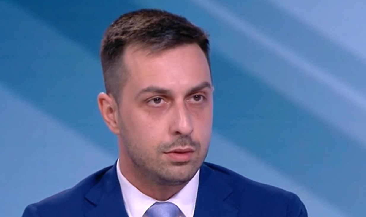 Деян Николов: Отстраняването на главния прокурор Иван Гешев е много закъсняло