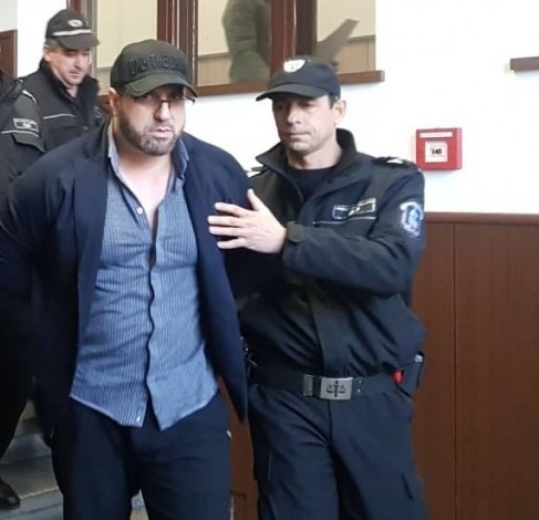 Задържаха и освободиха Пеньо Мангъров-Чешкия в луксозен джип с фалшиви номера